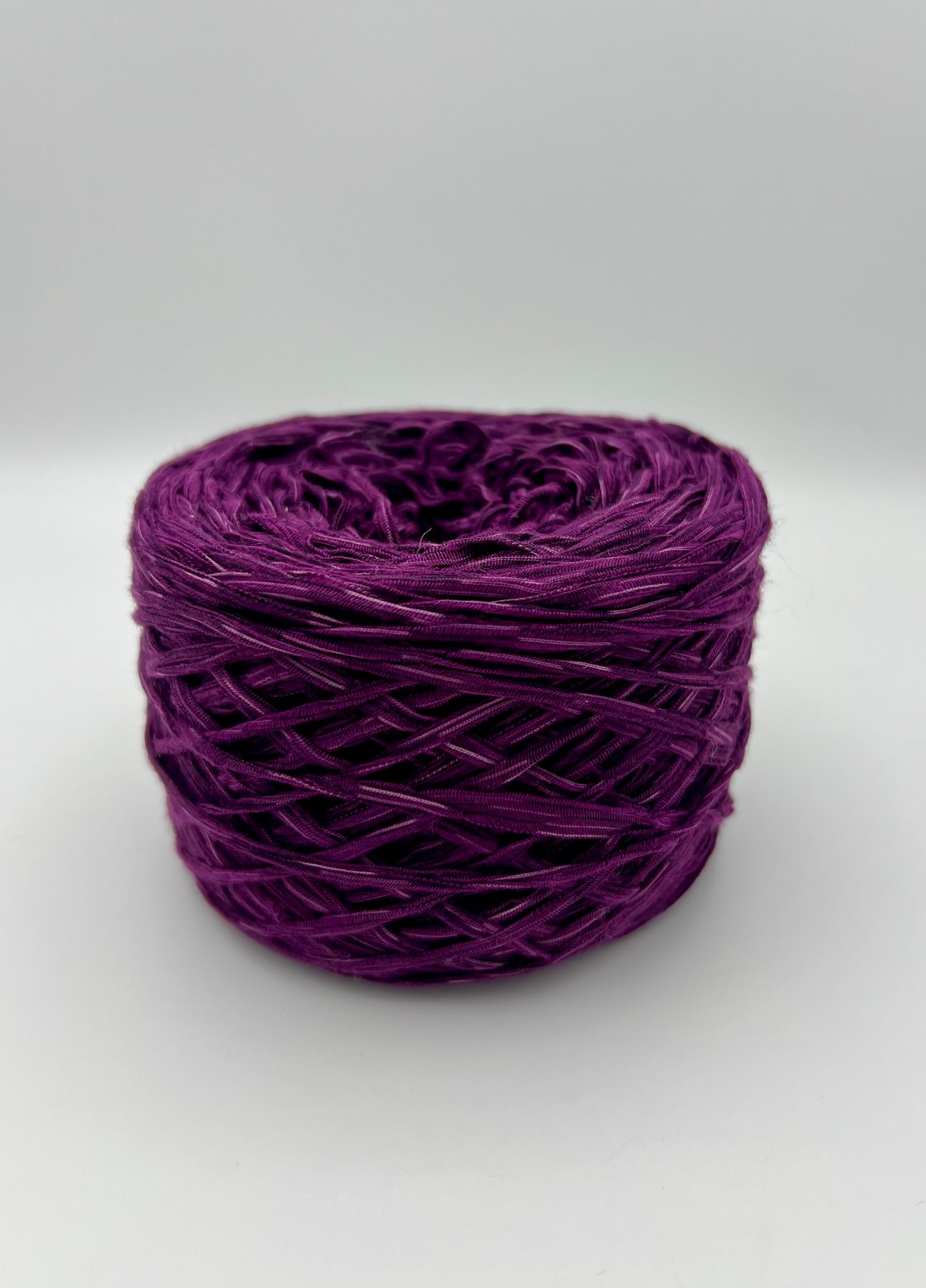 UNDOYARN „Pflaume Glanz“ – Polyacryl-Polyester-Band - 405g