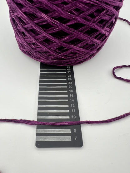 UNDOYARN „Pflaume Glanz“ – Polyacryl-Polyester-Band - 405g