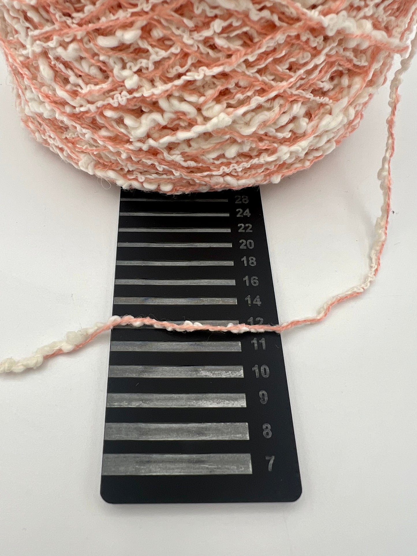 UNDOYARN - Soft Peach Loop - 404g