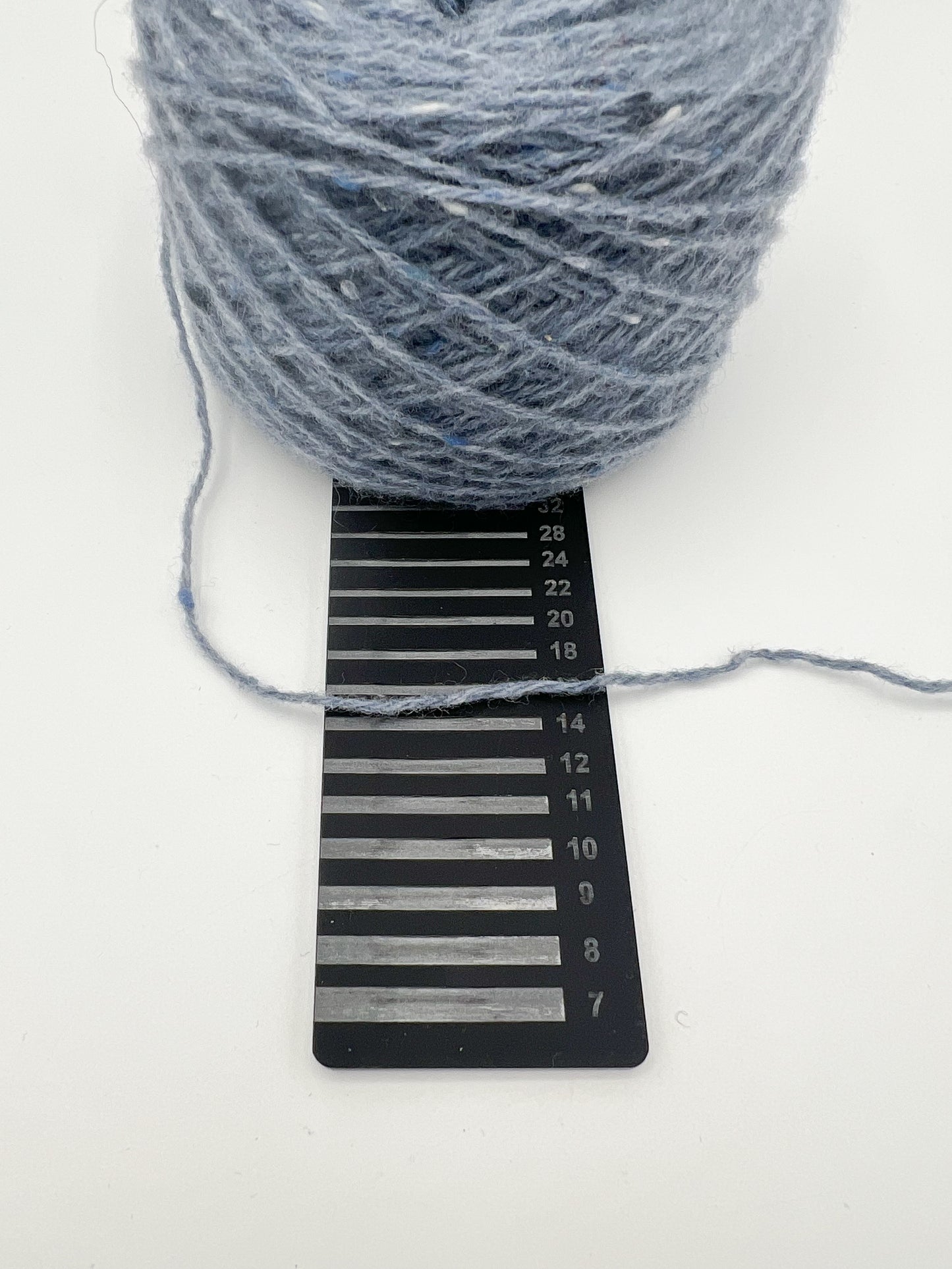 UNDOYARN - Rauchblaue Wolle - 245g