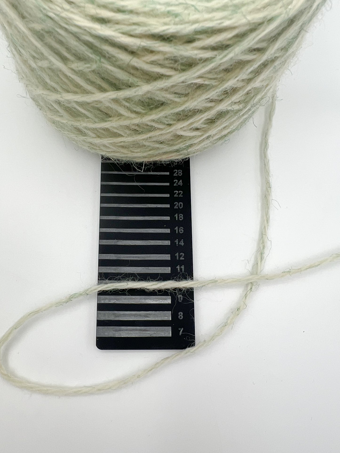 UNDOYARN - Salbeigrüne Wolle - 780g
