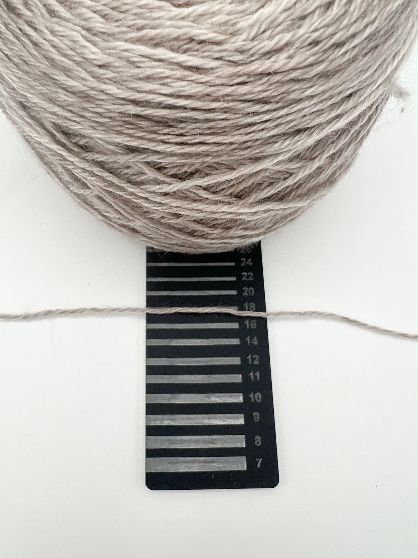 UNDOYARN - Greige mit Wolle und Tencel - 335g