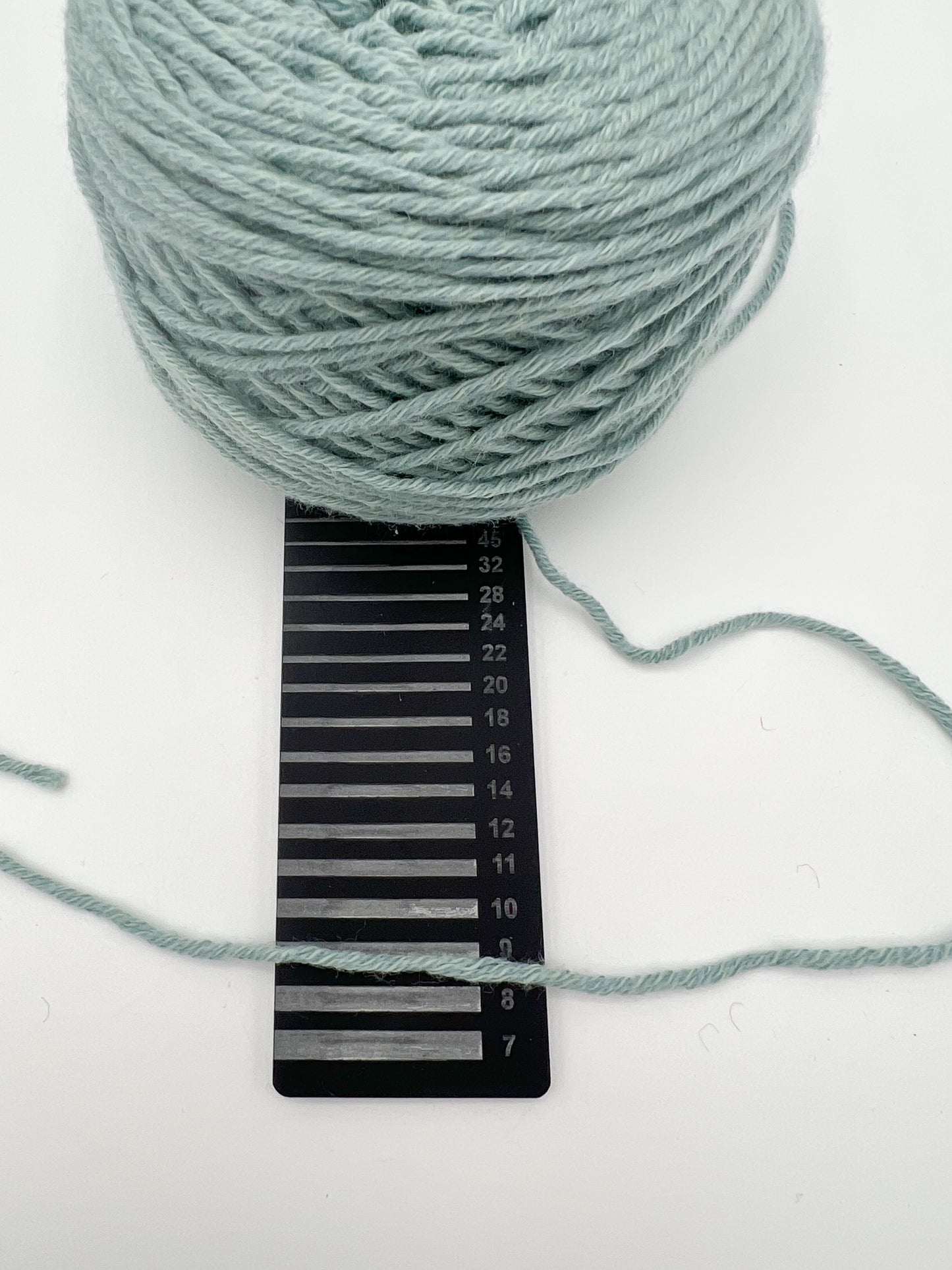 UNDOYARN -  blaugrüne Wolle - 556g