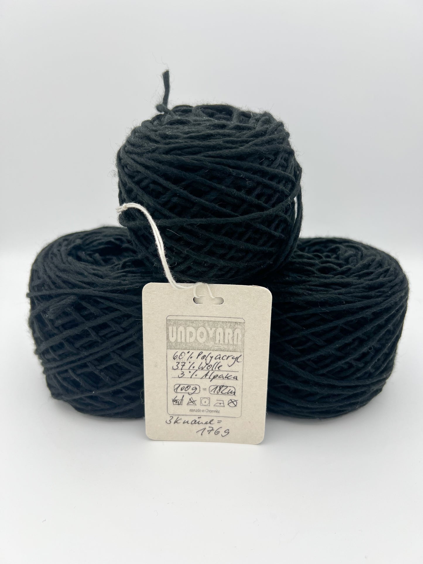 UNDOYARN - schwarzes Polyacryl - 176g