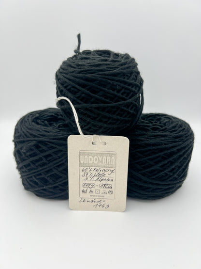 UNDOYARN - schwarzes Polyacryl - 176g